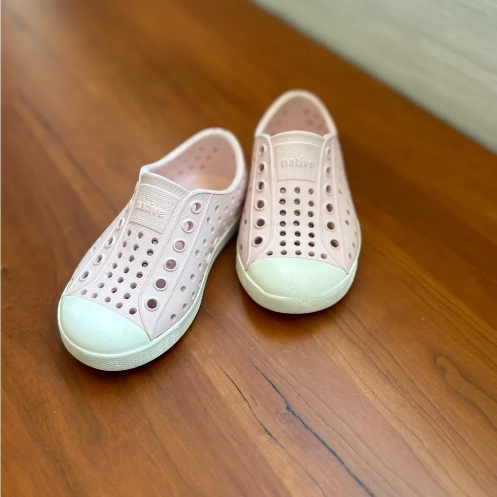 Native Light Pink Sneakers - 7